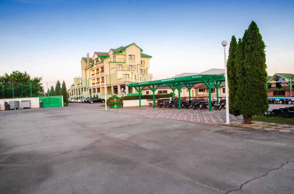 Hotel President Arad Exterior foto